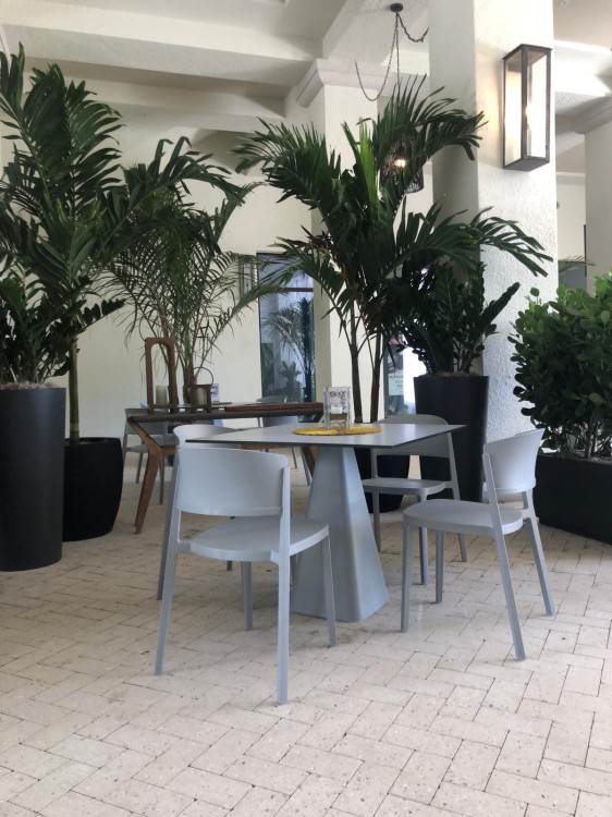 krzesło Abuela, krzesło outdoor, krzesło do domu, odporność na warunki, ergonomia, komfort, wielofunkcyjność, trwałość, krzesło sztaplowane