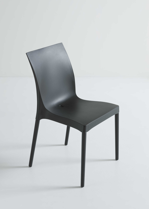 krzesło Iris, krzesło ogrodowe, nowoczesne krzesło, krzesło do kawiarni, odporność UV, tworzywo sztuczne, krzesło sztaplowane, ergonomiczne, krzesło do restauracji, krzesło na taras, wersja z podłokietnikami
