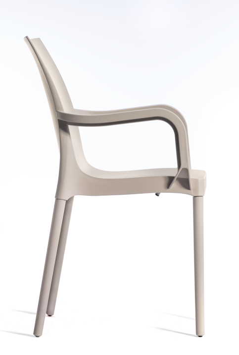 krzesło Iris, krzesło ogrodowe, nowoczesne krzesło, krzesło do kawiarni, odporność UV, tworzywo sztuczne, krzesło sztaplowane, ergonomiczne, krzesło do restauracji, krzesło na taras, wersja z podłokietnikami