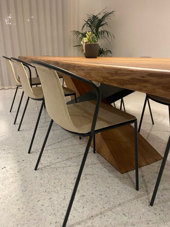 krzesło Kasia, krzesło Gaber, krzesło outdoorowe, odporność na pogodę, nowoczesne meble, krzesło na taras, włoski design, krzesło do restauracji, stalowe nogi, siedzisko z tworzywa
