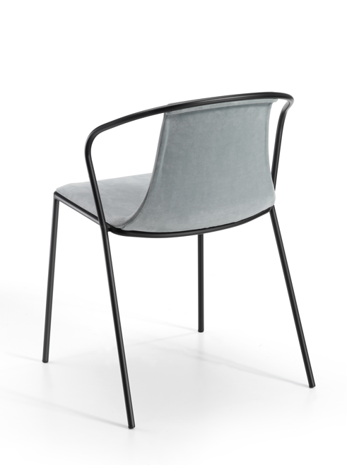 krzesło Kasia, krzesło Gaber, krzesło outdoorowe, odporność na pogodę, nowoczesne meble, krzesło na taras, włoski design, krzesło do restauracji, stalowe nogi, siedzisko z tworzywa