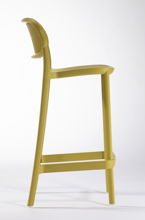 hoker Nuta, Gaber, hoker do kawiarni, hoker tarasowy, ażurowy hoker, nowoczesny hoker z tworzywa, ergonomiczny hoker, hoker sztaplowany, włoski design