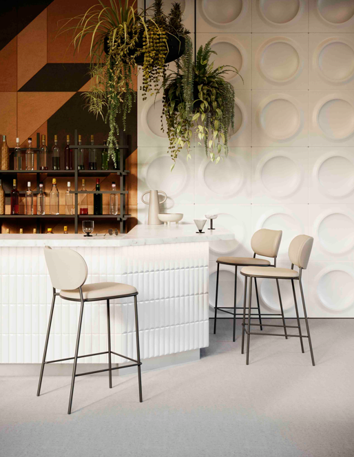 hoker Nuta Light, hoker Gaber, elegancki hoker, tapicerowany hoker, włoski design, hoker do restauracji, hoker do jadalni, nowoczesny design, włoski design