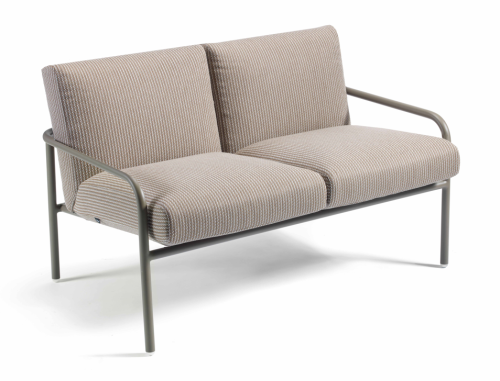 sofa aluminiowa, sofa tapicerowana, nowoczesna sofa, meble do baru, sofa sztaplowana, sofa do restauracji, design meble, sofa Pilar