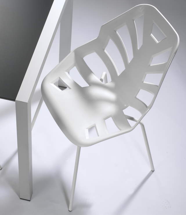 krzesło Ninja, krzesło ogrodowe odporne na UV, krzesło plastikowe designerskie, krzesło z metalowymi nogami, krzesło ergonomiczne na taras, krzesło do kawiarni outdoor
