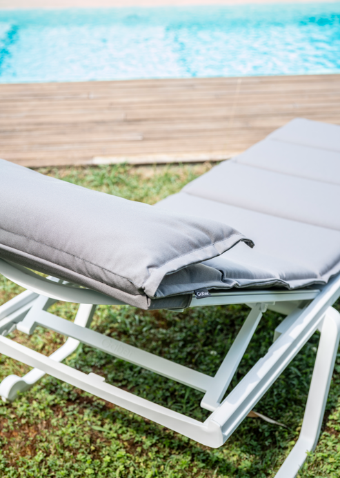 leżak ogrodowy, leżak basenowy, regulowane oparcie, włoski design, odporny na UV, sztaplowany, stalowa rama, wygodny