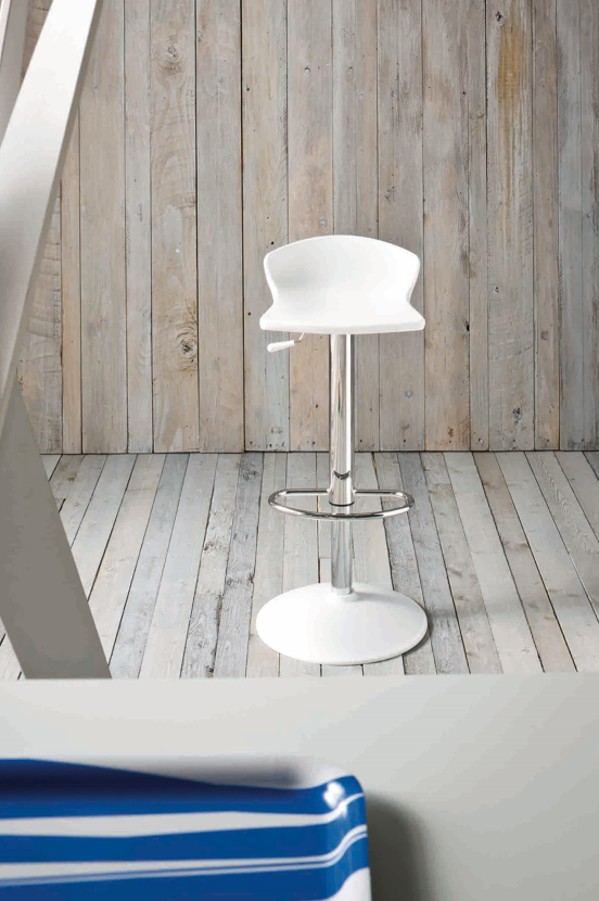 hoker Guliver, hoker Gaber, hoker z tworzywa, hoker obrotowy, hoker z regulowaną wysokością siedziska, hoker nowoczesny, włoski design