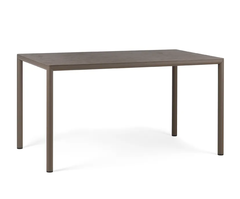 stół Piave, Nardi, stół ogrodowy, stół na taras, stół z laminatu, stół aluminiowy, stół odporny na warunki atmosferyczne, odporny na deszcz, odporny na pleśń, odporny na UV, nowoczesny stół, włoski design