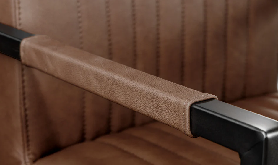 krzesło Big Aston, krzesło Invicta, tapicerowane krzesło, krzesło z podłokietnikami, eleganckie krzesło, klasyczne krzesło, nowoczesne krzesło, metalowa rama, krzesło do jadalni, krzesło do gabinetu