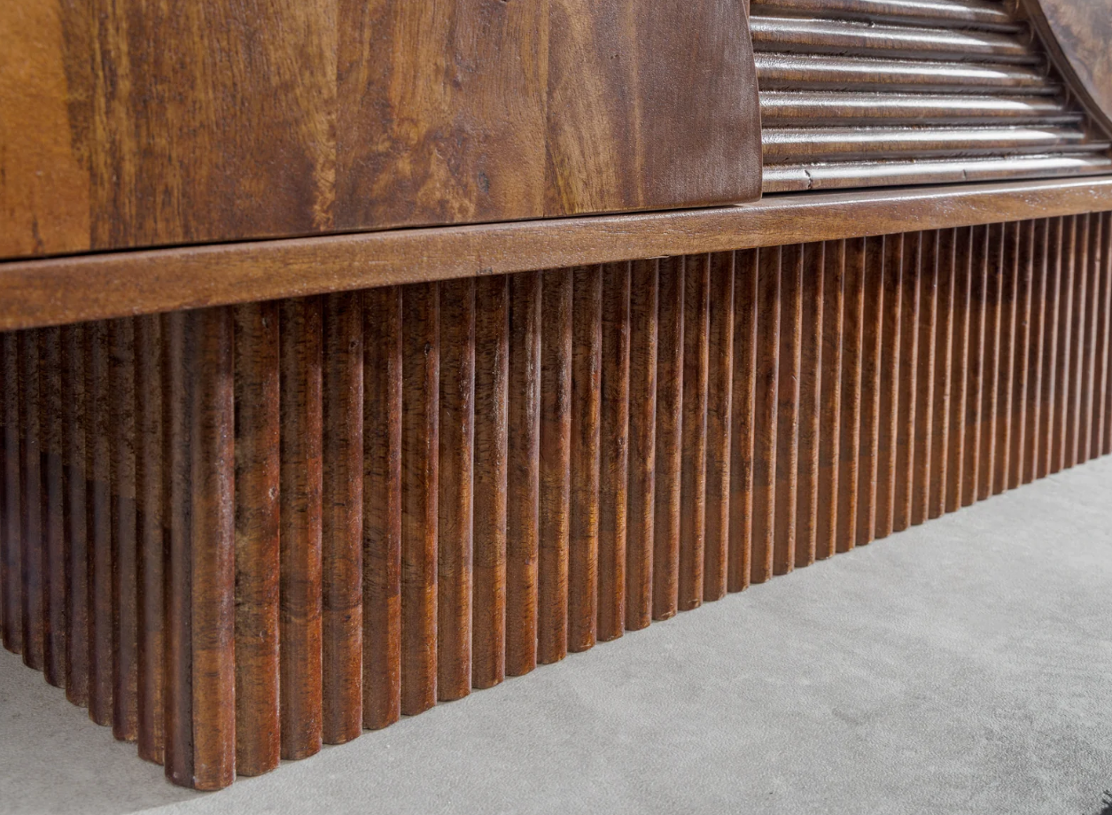 komoda art deco, komoda drewniana, komoda z drewna mango, meble art deco, drewniana komoda do salonu, komoda z rzeźbionymi frontami, komoda designerska, komoda nowoczesna