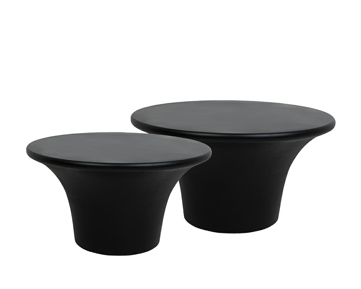 zestaw stolików kawowych Podium, stolik czarny MDF, stolik nowoczesny, stolik designerski, stolik minimalistyczny, stolik rzeźbiarski, stolik zaokrąglony, stolik cylindryczna podstawa, stolik funkcjonalny, stolik dekoracyjny do salonu