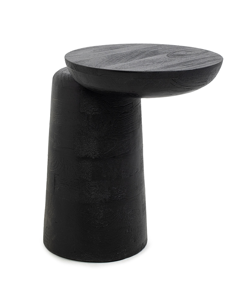 stolik boczny Elias, stolik czarny drewno mango, stolik nowoczesny, stolik designerski, stolik asymetryczny, stolik rzeźbiarski, stolik pomocniczy, stolik do salonu, stolik przy sofie, stolik przy fotelu