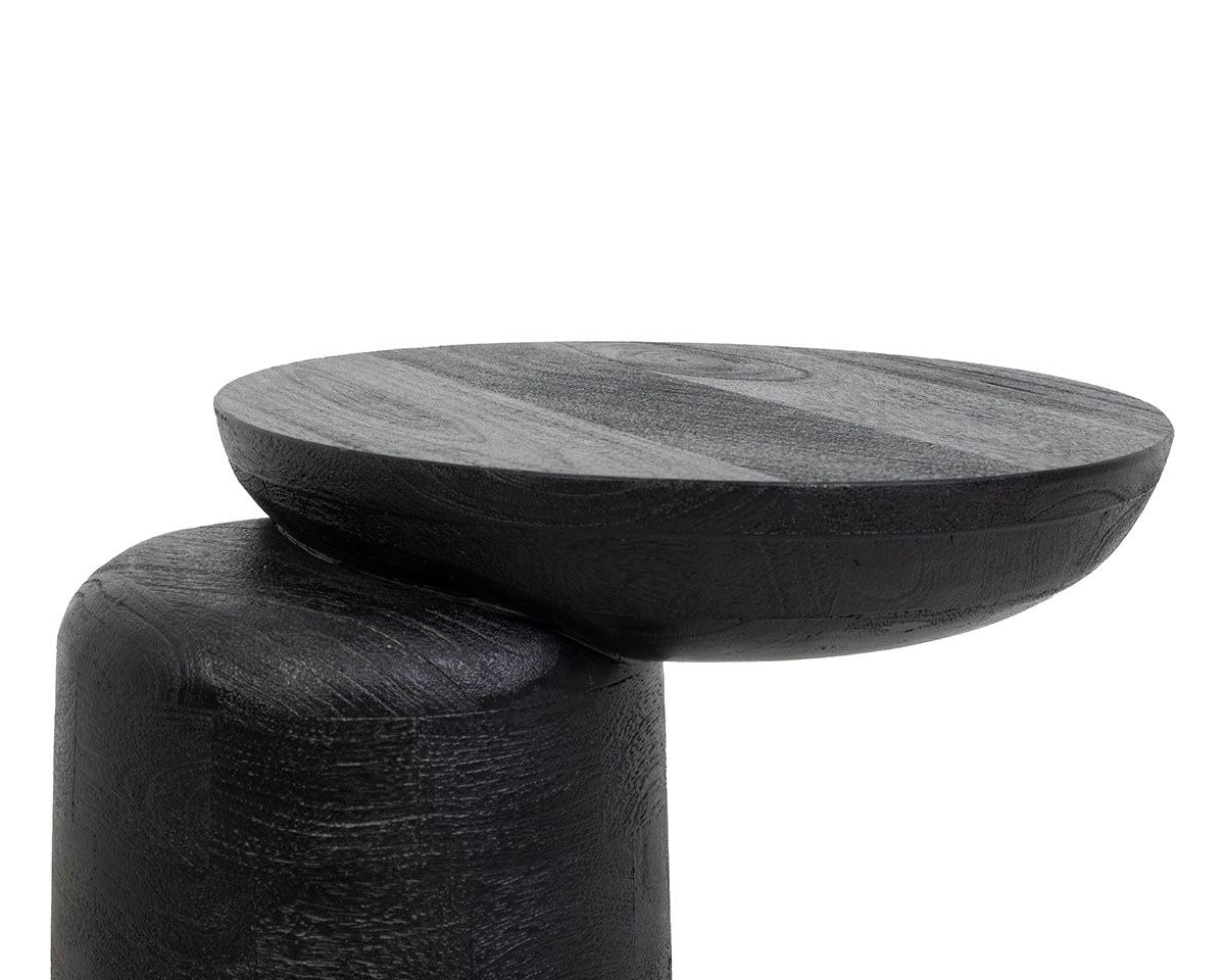 stolik boczny Elias, stolik czarny drewno mango, stolik nowoczesny, stolik designerski, stolik asymetryczny, stolik rzeźbiarski, stolik pomocniczy, stolik do salonu, stolik przy sofie, stolik przy fotelu