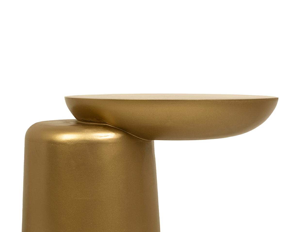 stolik boczny Elias, stolik złoty drewno mango, stolik nowoczesny, stolik designerski, stolik asymetryczny, stolik rzeźbiarski, stolik pomocniczy, stolik do salonu, stolik przy sofie, stolik przy fotelu
