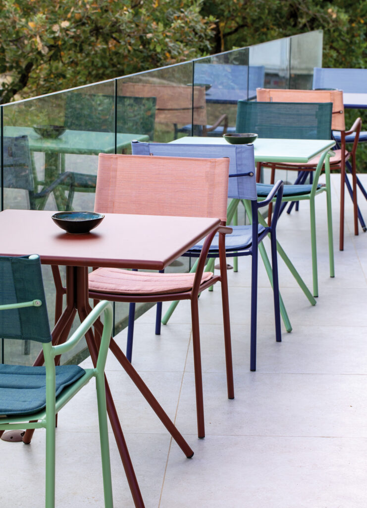 krzesło Vera, krzesło Vermobil, włoskie meble, outdoor furniture, krzesło outdoorowe, krzesło sztaplowane, krzesło tarasowe, krzesło metalowe, krzesło odporne na warunki atmosferyczne