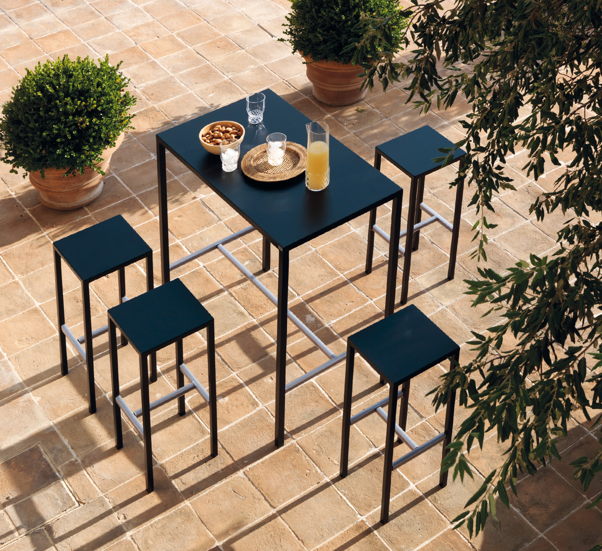 hoker Seaside, hoker Vermobil, hoker metalowy, hoker outdoorowy, hoker minimalistyczny, włoski design, hoker na taras, hoker do restauracji