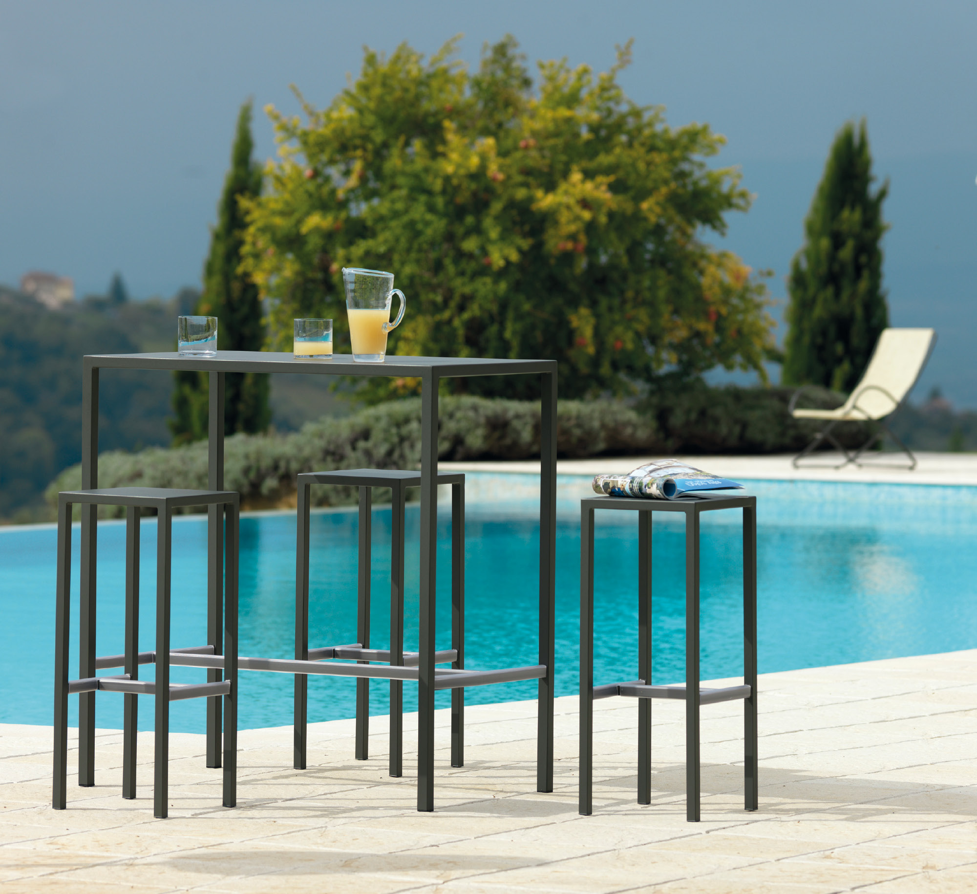 hoker Seaside, hoker Vermobil, hoker metalowy, hoker outdoorowy, hoker minimalistyczny, włoski design, hoker na taras, hoker do restauracji