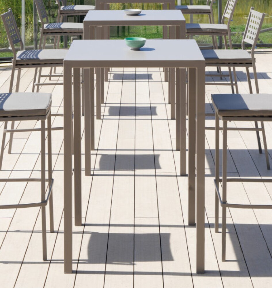 stolik barowy Quatris, stolik Vermobil, stolik barowy tarasowy, stolik outdoorowy, stolik odporny na warunki atmosferyczne, stolik stalowy