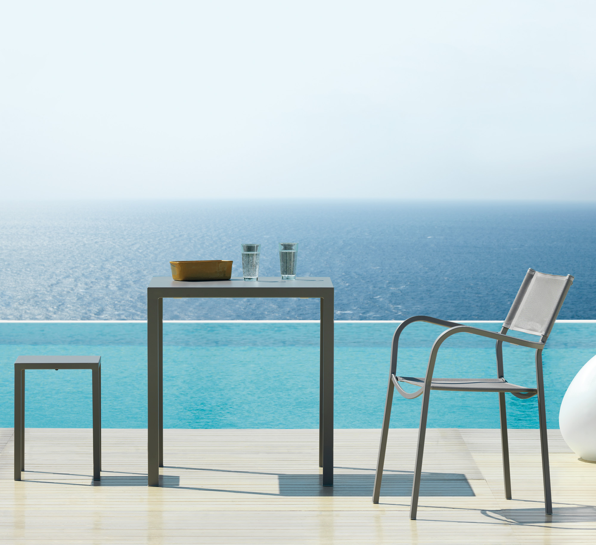 stół Quatris, stół Vermobil, stół tarasowy, stół outdoorowy, stół odporny na warunki atmosferyczne, stół stalowy, stół sztaplowany