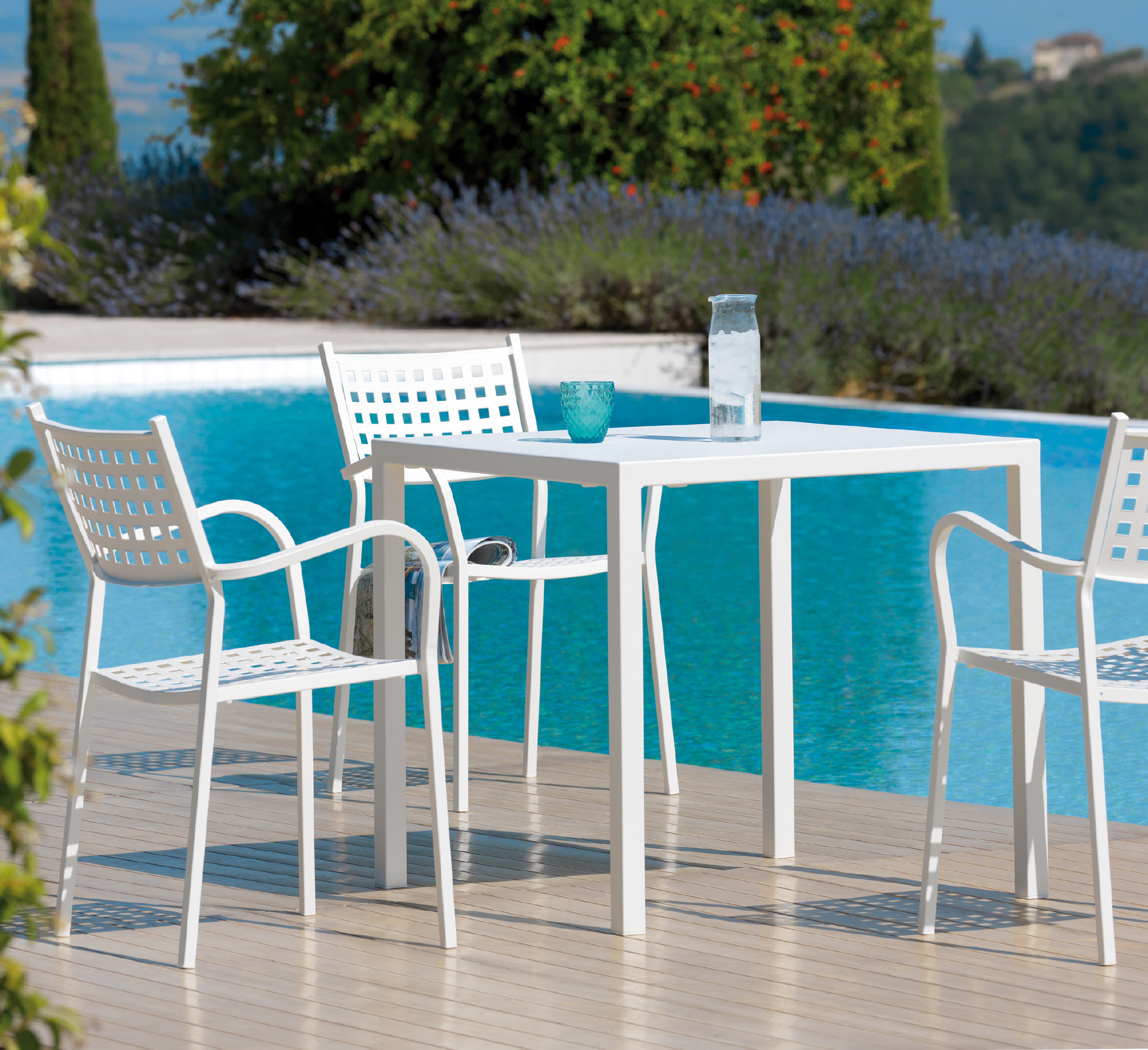 stół Quatris, stół Vermobil, stół tarasowy, stół outdoorowy, stół odporny na warunki atmosferyczne, stół stalowy, stół sztaplowany