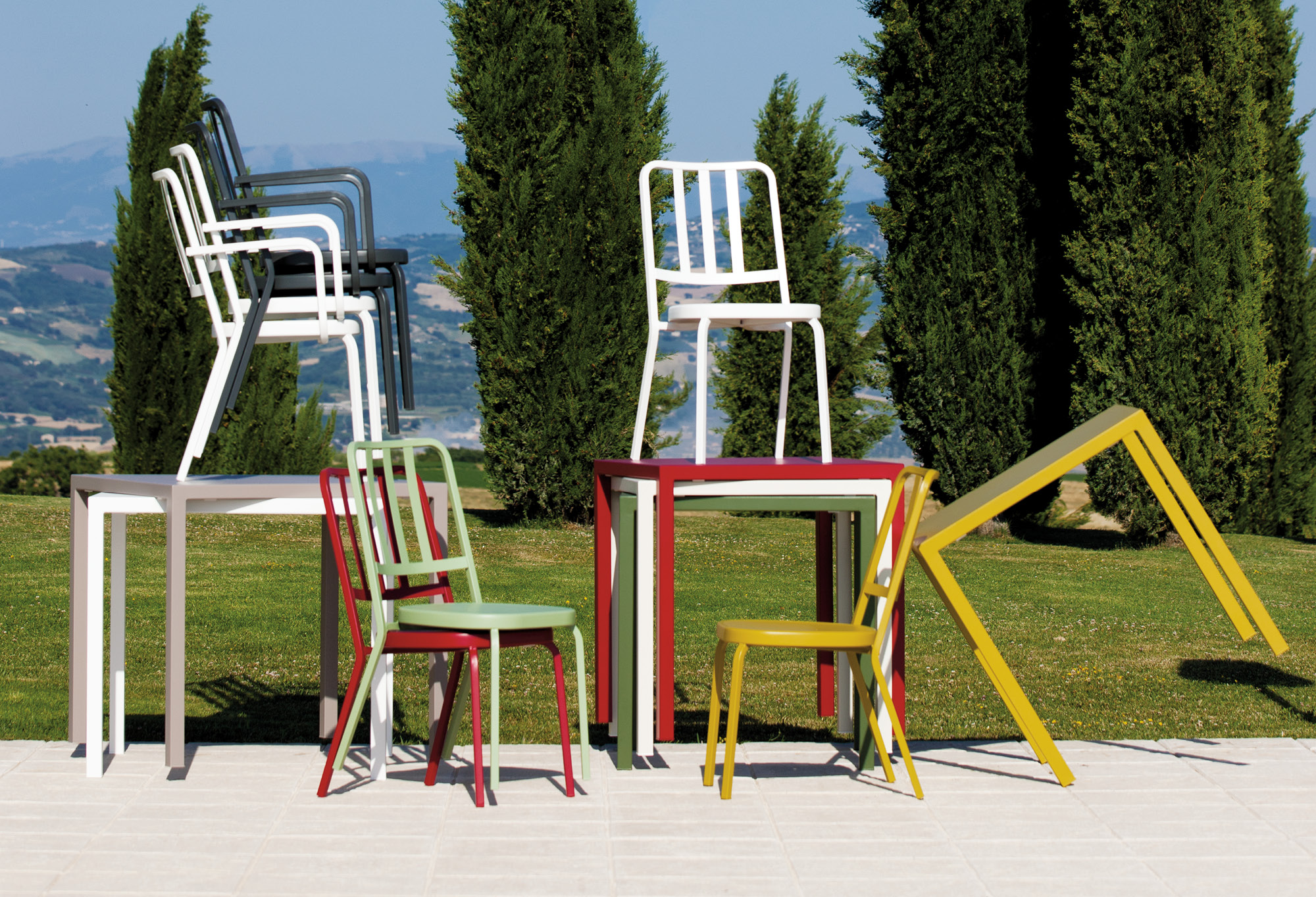 stół Quatris, stół Vermobil, stół tarasowy, stół outdoorowy, stół odporny na warunki atmosferyczne, stół stalowy, stół sztaplowany