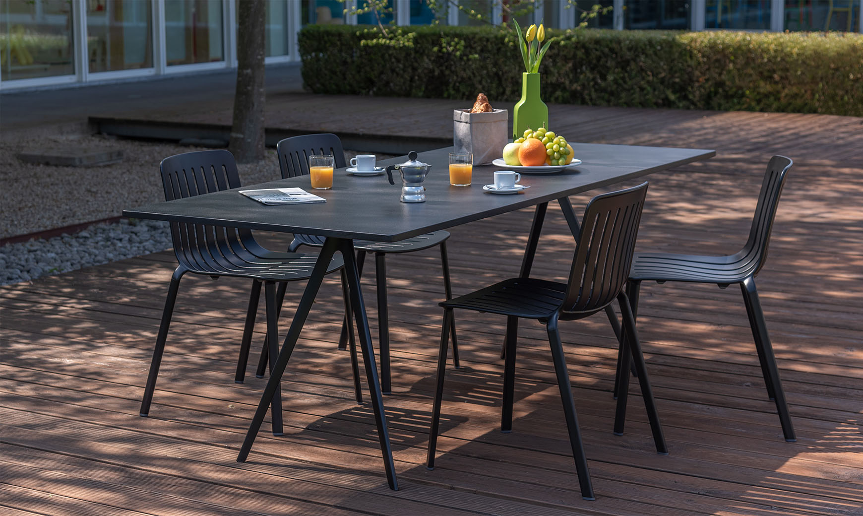 krzesło Plato, krzesło Magis, krzesło aluminiowe, krzesło sztaplowane, krzesło outdoorowe, krzesło odporne na warunki atmosferyczne, krzesło tarasowe