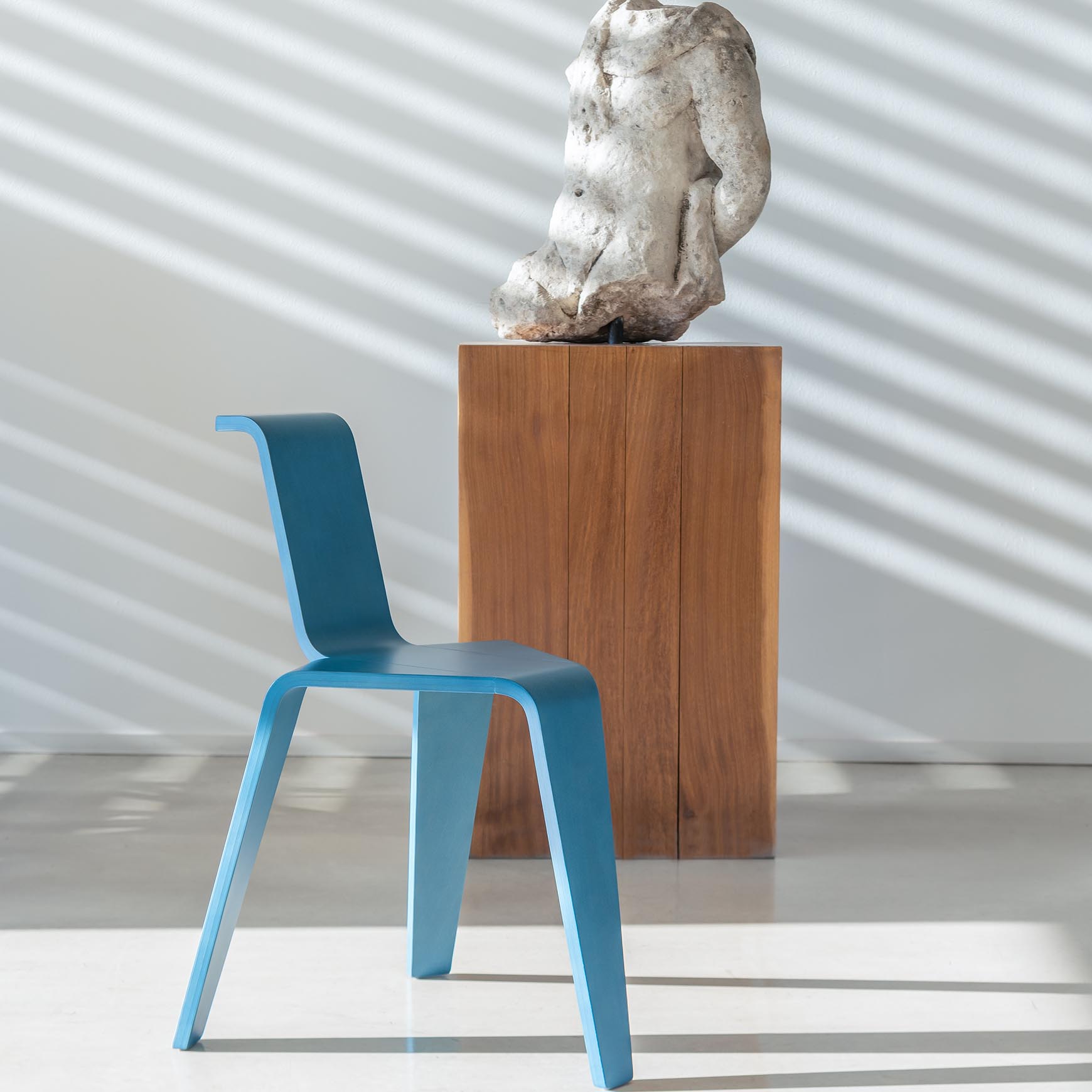 Magis_aka_stool_ambient_SD170_petrol-blue_01_featured_image.jpg