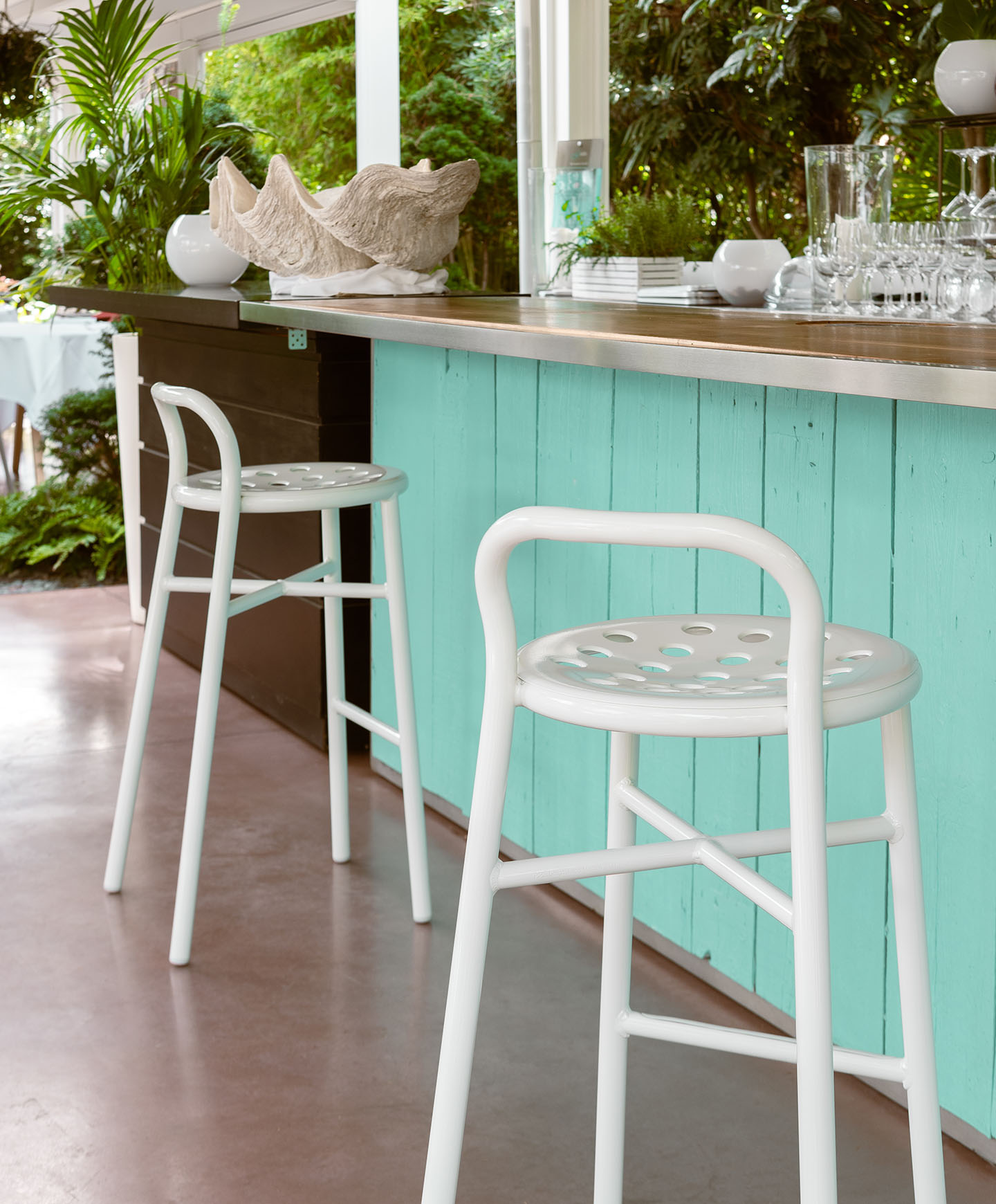 Magis_pipe_stool_ambient_detail_SD1200_white_04_gallery.jpg