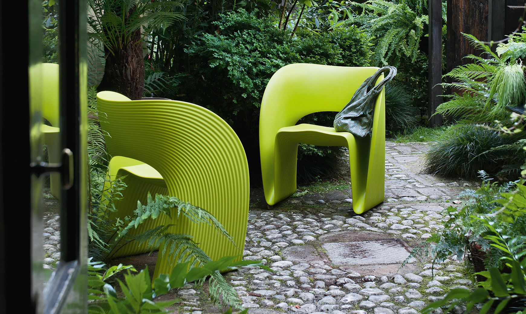 Magis_raviolo_ambient_mono_SD581_outdoor_green_01.jpg