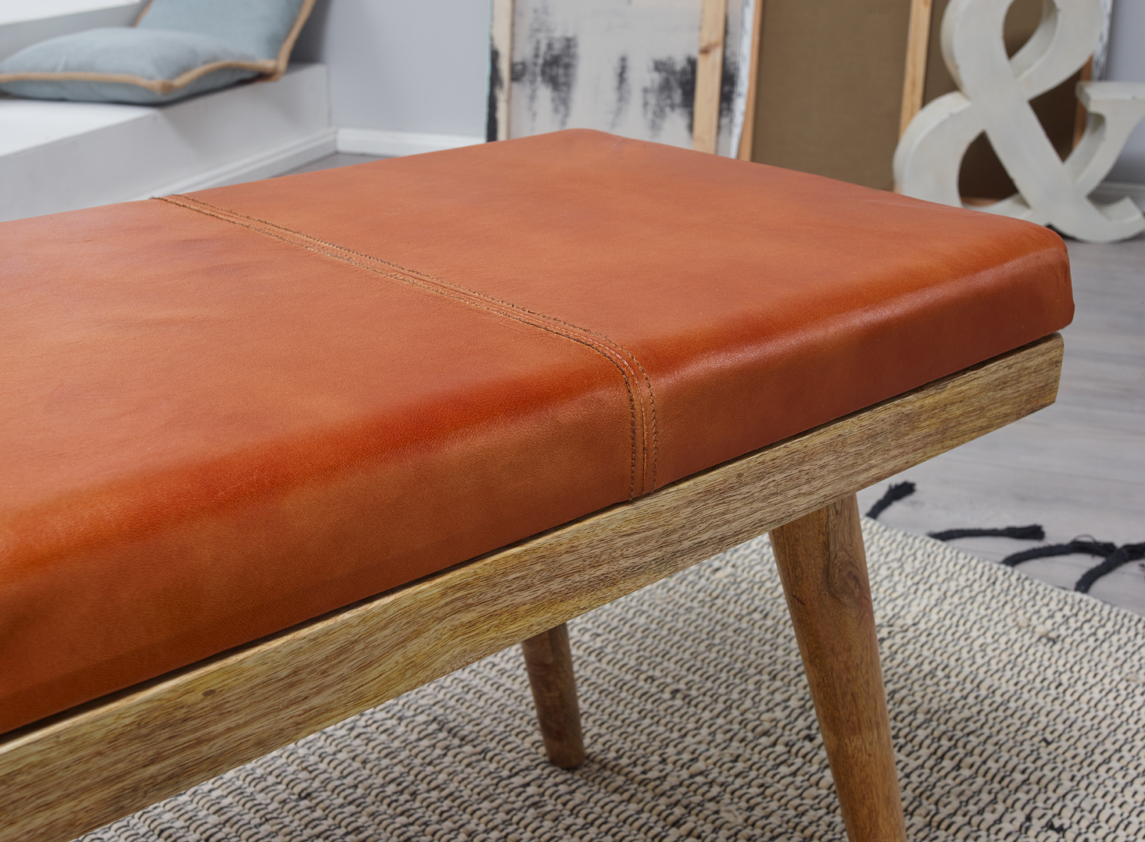 ławka Wohnling, ławka z drewna mango, ławka drewniana, ławka do jadalni, styl retro, ławka skórzana