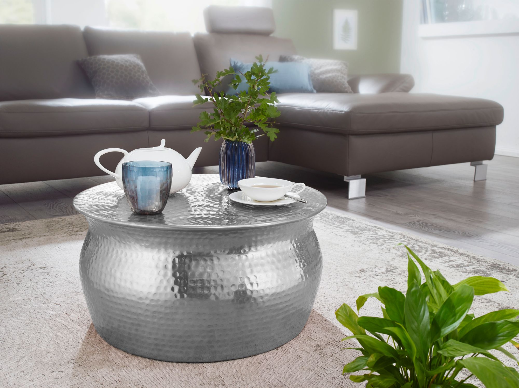 stolik boczny Karam, stolik aluminiowy, stolik pomocniczy, stolik do salonu