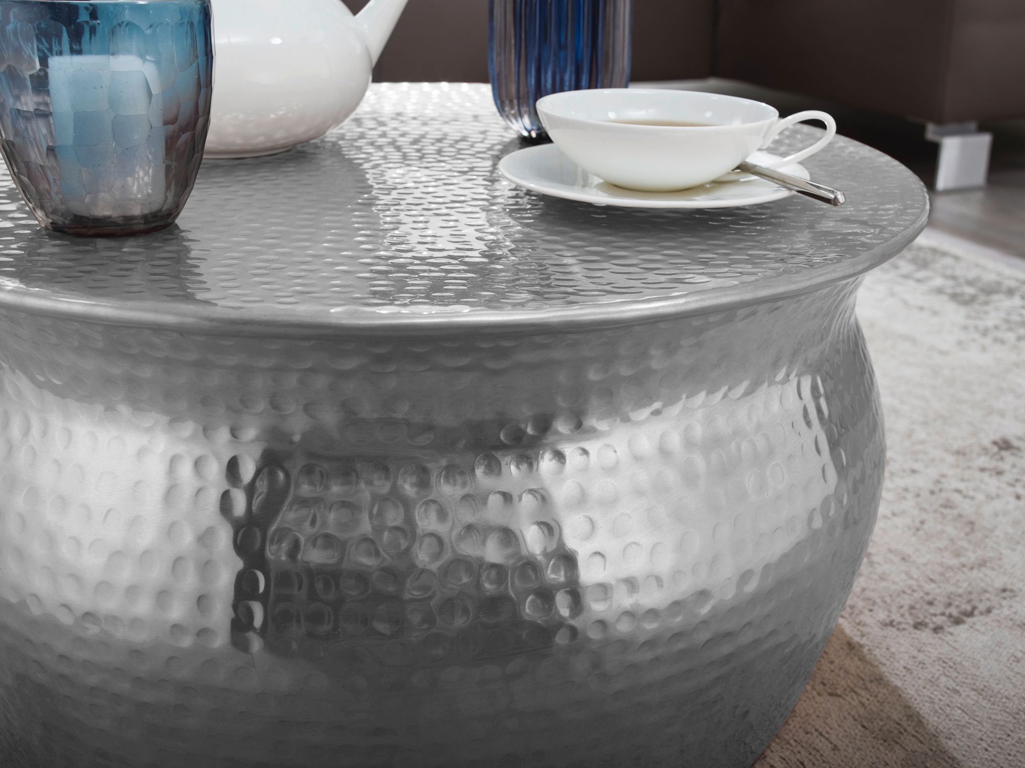 stolik boczny Karam, stolik aluminiowy, stolik pomocniczy, stolik do salonu