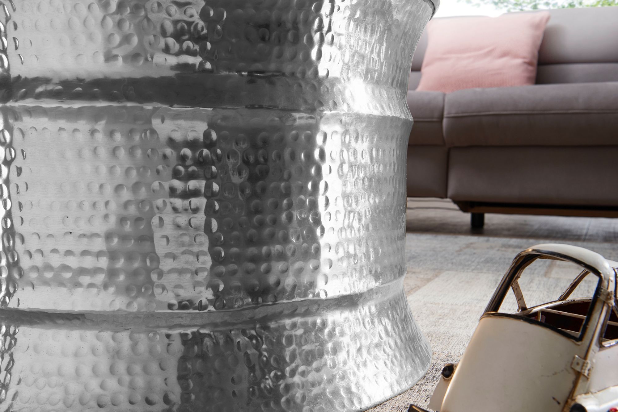 stolik boczny Karam, stolik aluminiowy, stolik pomocniczy, stolik do salonu