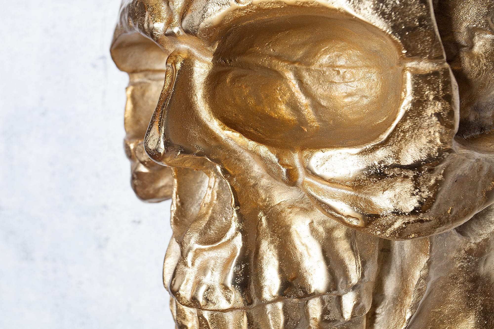 Dekoracja ścienna Skull 40cm Invicta, element dekoracyjny wnętrza, wysoka jakość prezentowanego produktu, w kolorze srebrnym i złotym