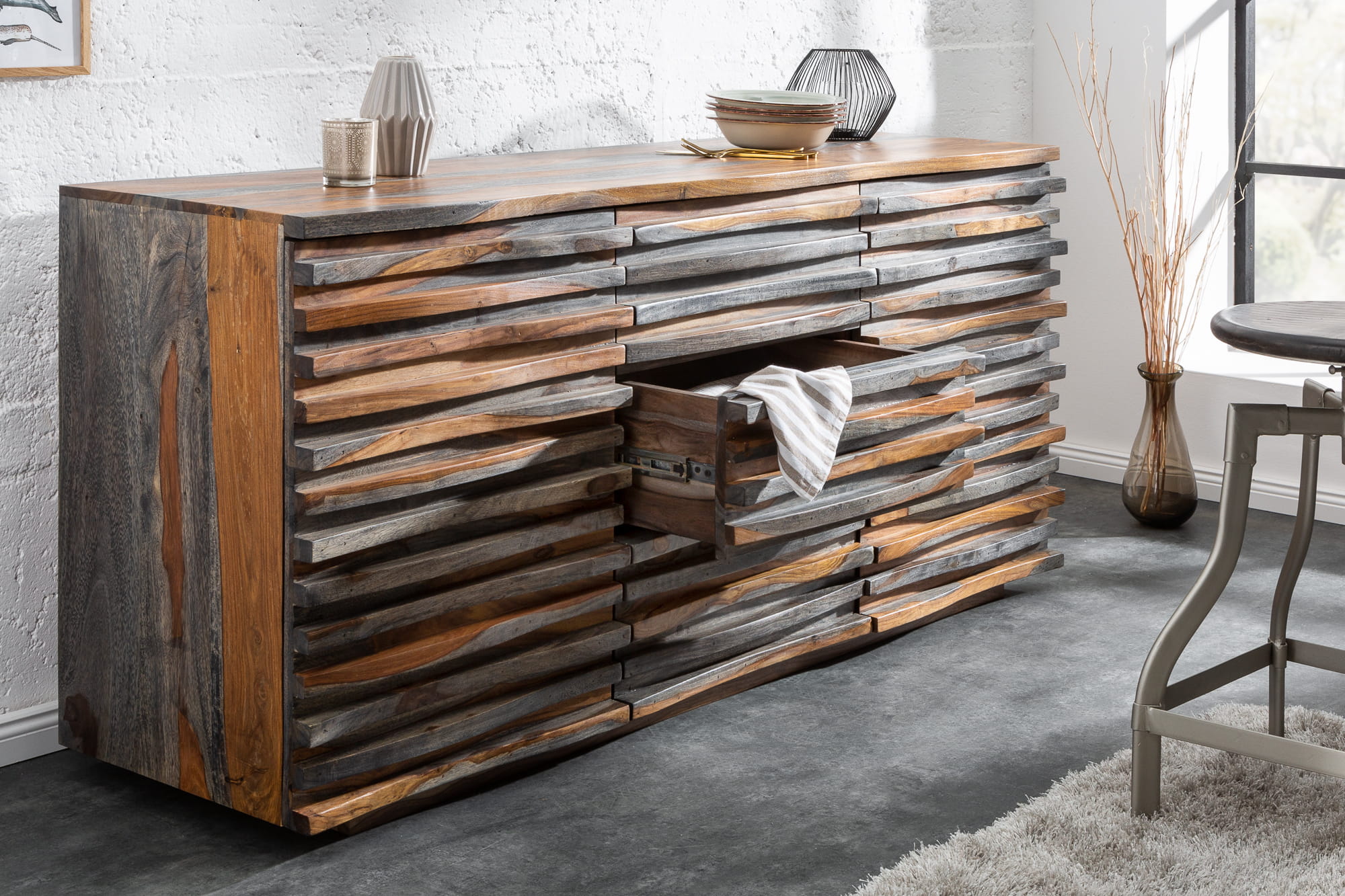 Komoda Relief Invicta, wysoka jakość prezentowanego produktu, idealne rozwiązanie do każdego nowoczesnego domu, piękno w prostocie, meble niemieckiej marki