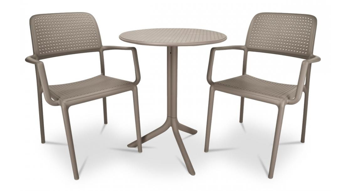 Krzesło Bora włoskiej marki Nardi kolor tortora beżowy sztaplowane do ogrodu ogródka na taras do hotelu restauracji kawiarni lodziarni na balkon