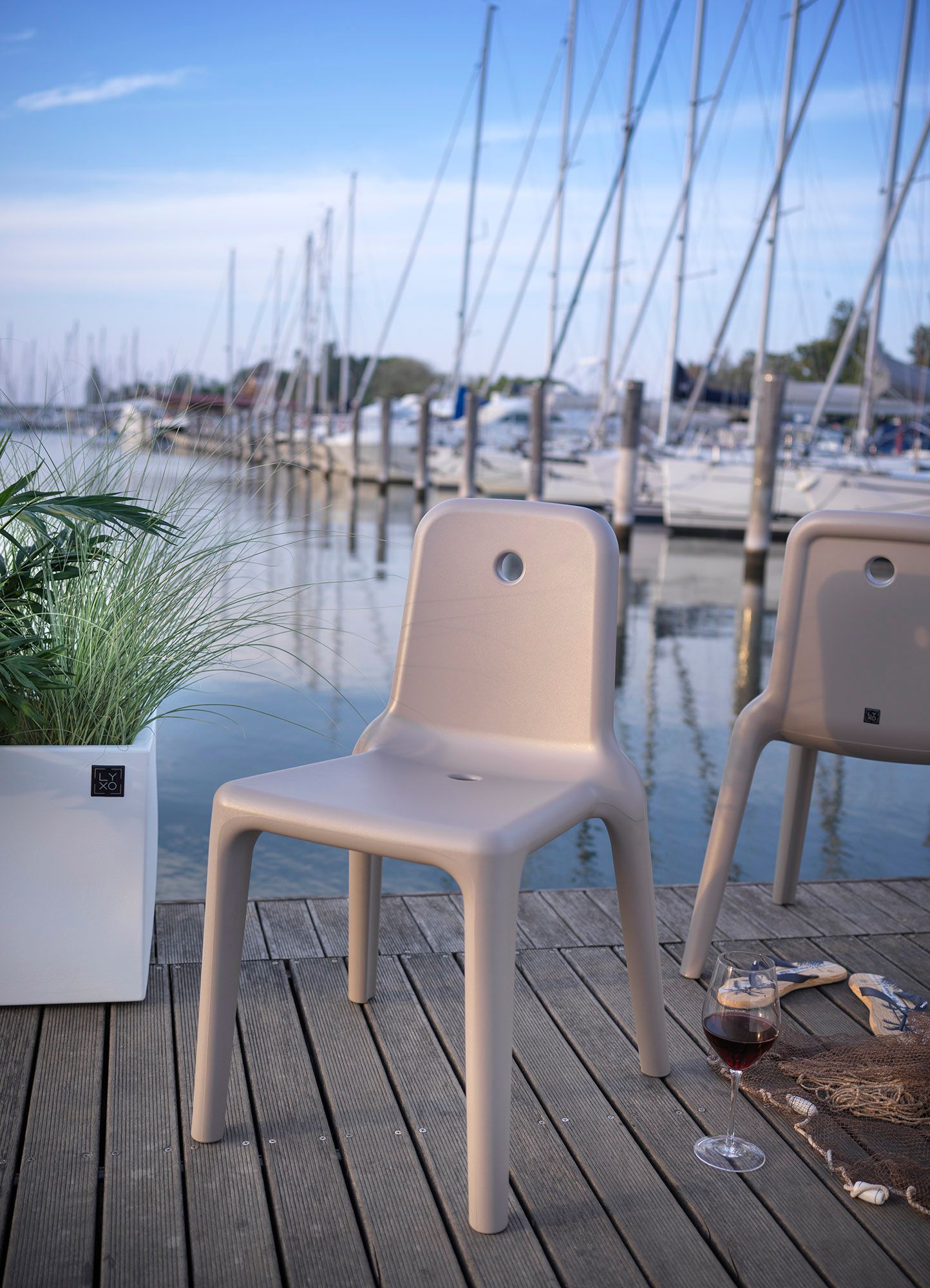 Krzesło Mellow, krzesło z tworzywa sztuczne, krzesło outdoorowe, krzesło na dwór, krzesło ogrodowe, włoskie krzesło, krzesło eventowe, krzesło Lyxo Design