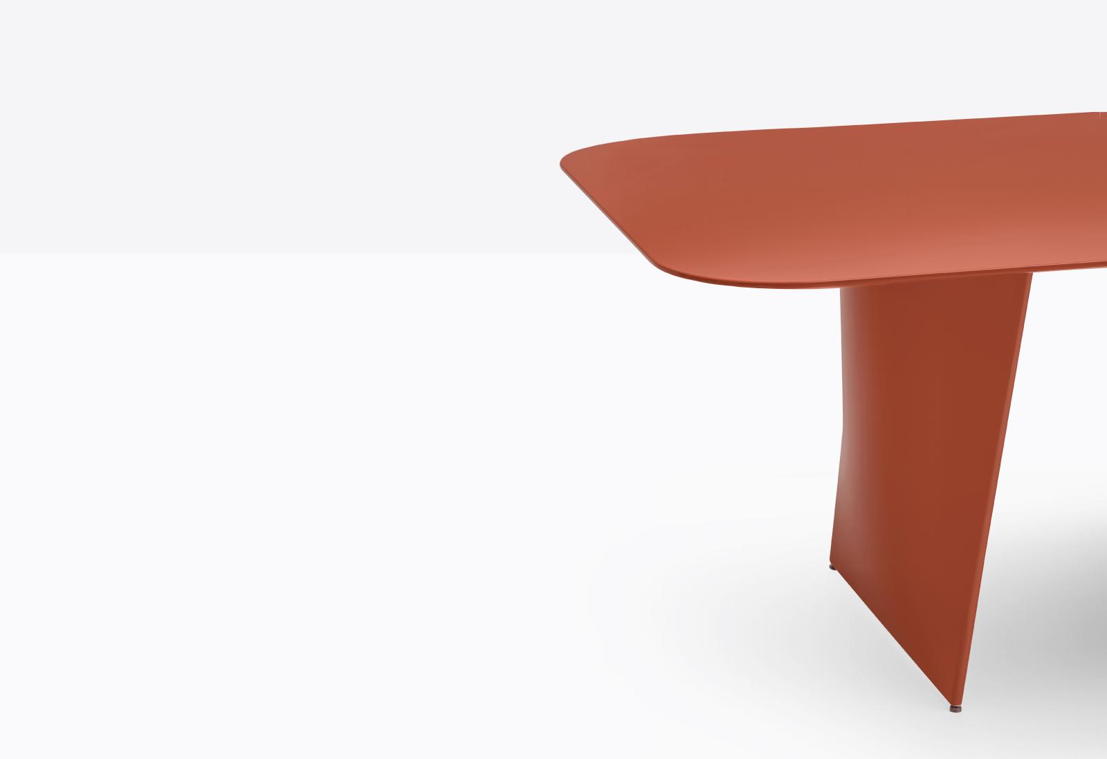 stół Frank, stół Pedrali, stół kolorowy, stół do jadalni, stół do restauracji, nowoczesny stół, nowoczesny design, włoski design
