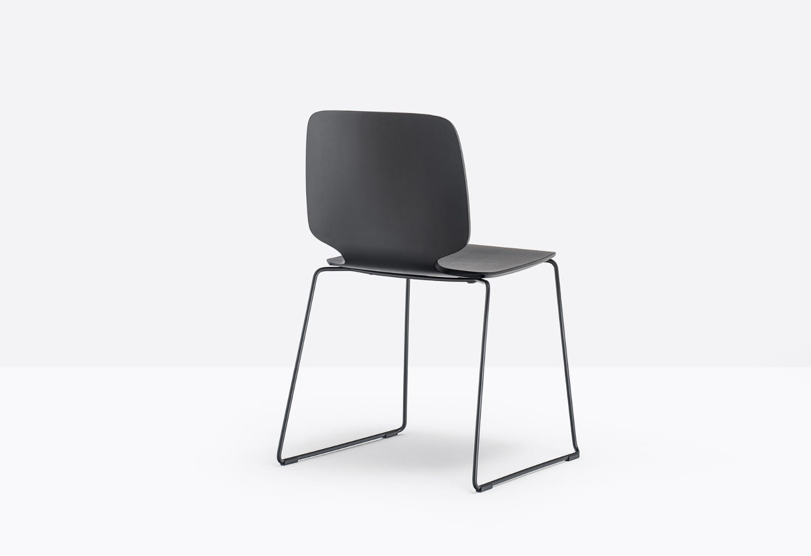 krzesło Babila, krzesło Pedrali, krzesło minimalistyczne, krzesło do jadalni, krzesło do kuchni, krzesło konferencyjne, nowoczesny design, włoski design