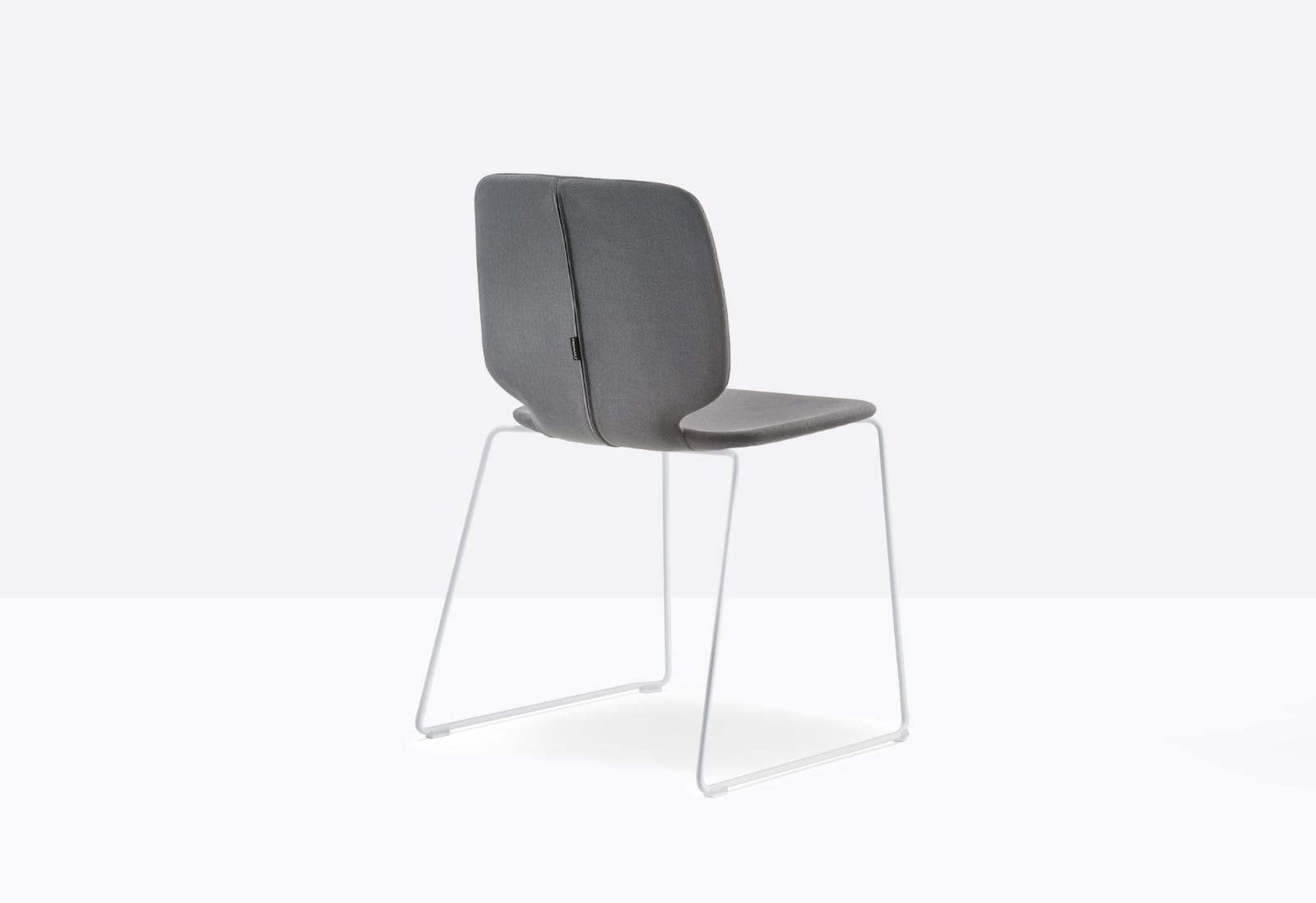 krzesło Babila, krzesło Pedrali, krzesło minimalistyczne, krzesło do jadalni, krzesło do kuchni, krzesło konferencyjne, nowoczesny design, włoski design