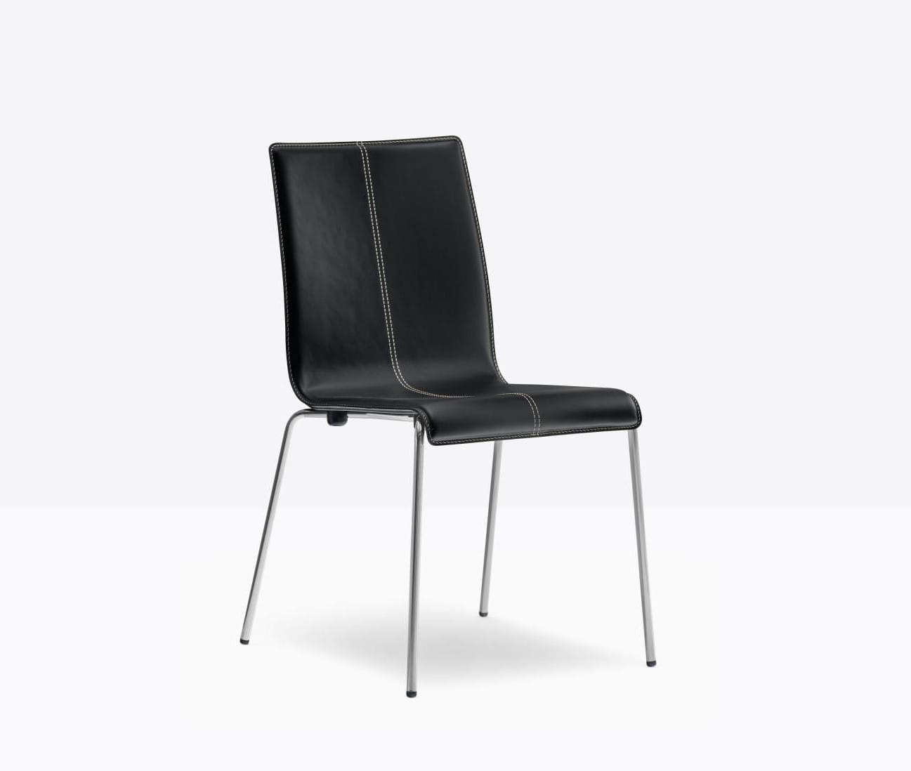 krzesło Kuadra, krzesło Pedrali, krzesło stalowe, krzesło skórzane, krzesło do jadalni, krzesło do kawiarni, krzesło do restauracji, nowoczesny design, włoski design