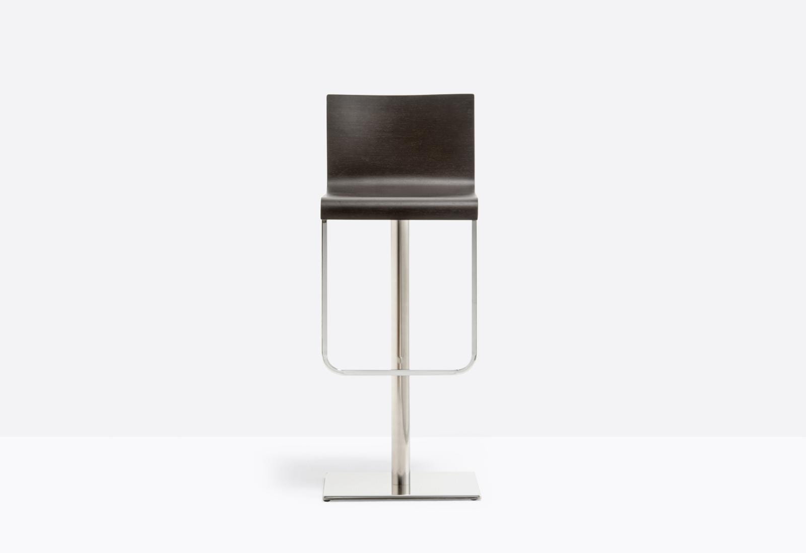 hoker Kuadra, hoker Pedrali, hoker obrotowy, hoker do jadalni, hoker do kuchni, hoker do restauracji, hoker drewniany, nowoczesny hoker, nowoczesny design, włoski design