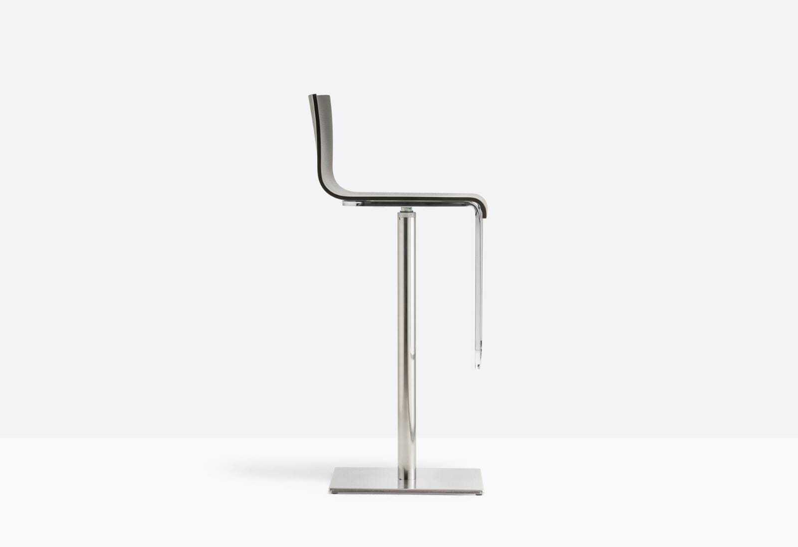 hoker Kuadra, hoker Pedrali, hoker obrotowy, hoker do jadalni, hoker do kuchni, hoker do restauracji, hoker drewniany, nowoczesny hoker, nowoczesny design, włoski design