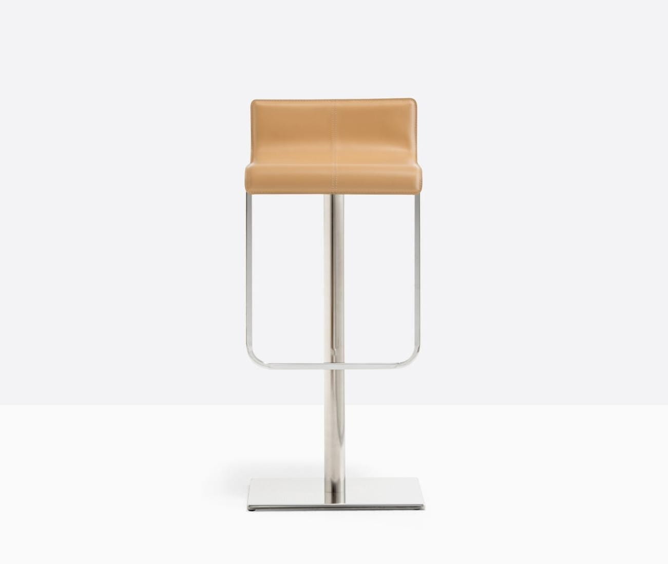 hoker Kuadra, hoker Pedrali, hoker obrotowy, hoker do jadalni, hoker do kuchni, hoker do restauracji, hoker drewniany, nowoczesny hoker, nowoczesny design, włoski design