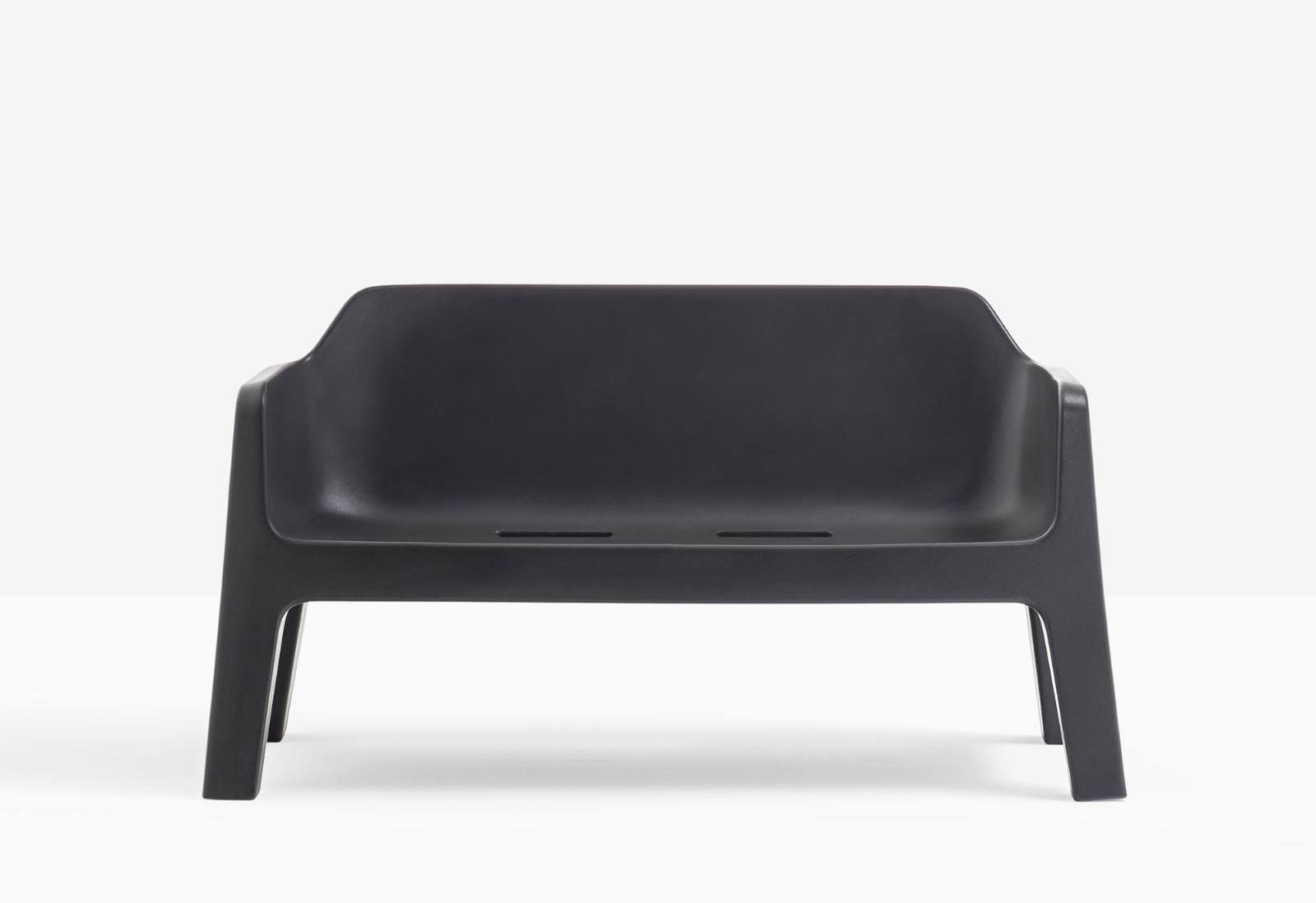 sofa Pedrali, sofa Plus, sofa z tworzywa, sofa do ogrodu, sofa na taras, nowoczesny design, włoski design, stylowa sofa