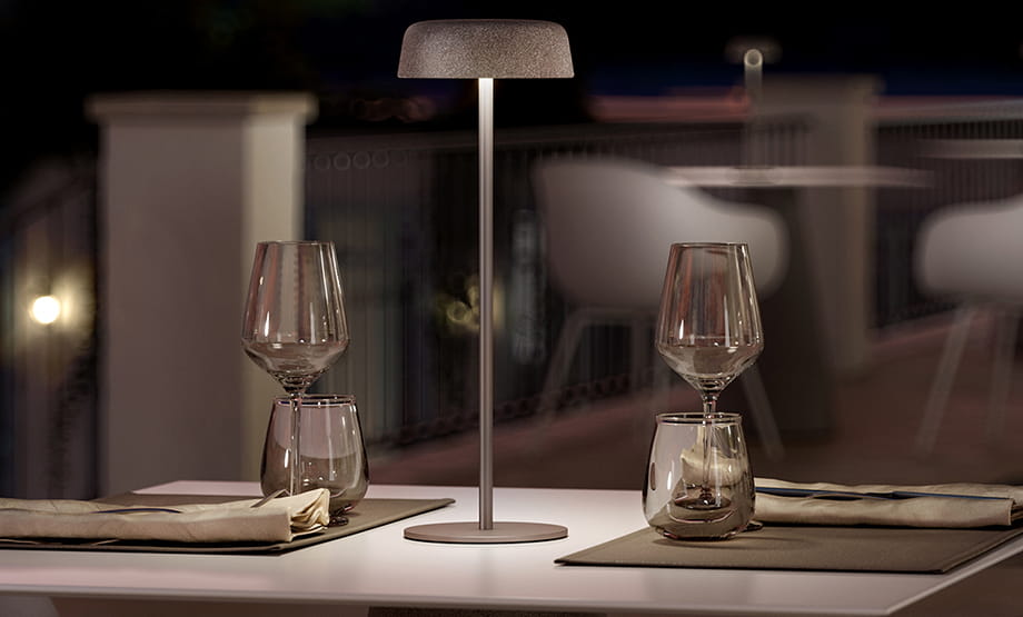 lampa Fade Metal, lampa Plust, lampa biurkowa, lampa metalowa, lampa outdoorowa, włoski design, nowoczesny design