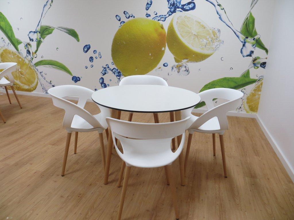 krzesło Moema, krzesło nowoczesne, krzesło plastikowe, krzesło designerskie, krzesło sztaplowane, krzesło ergonomiczne, krzesło do kawiarni, krzesło do jadalni, krzesło do wnętrz komercyjnych, lekkie krzesło