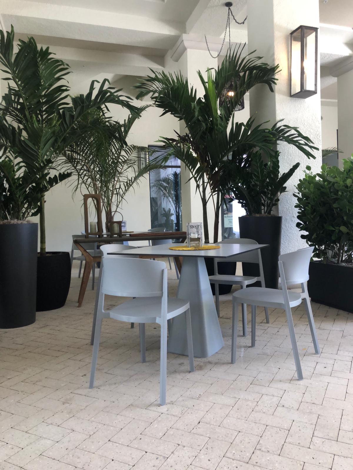 krzesło Abuela, krzesło outdoor, krzesło do domu, odporność na warunki, ergonomia, komfort, wielofunkcyjność, trwałość, krzesło sztaplowane