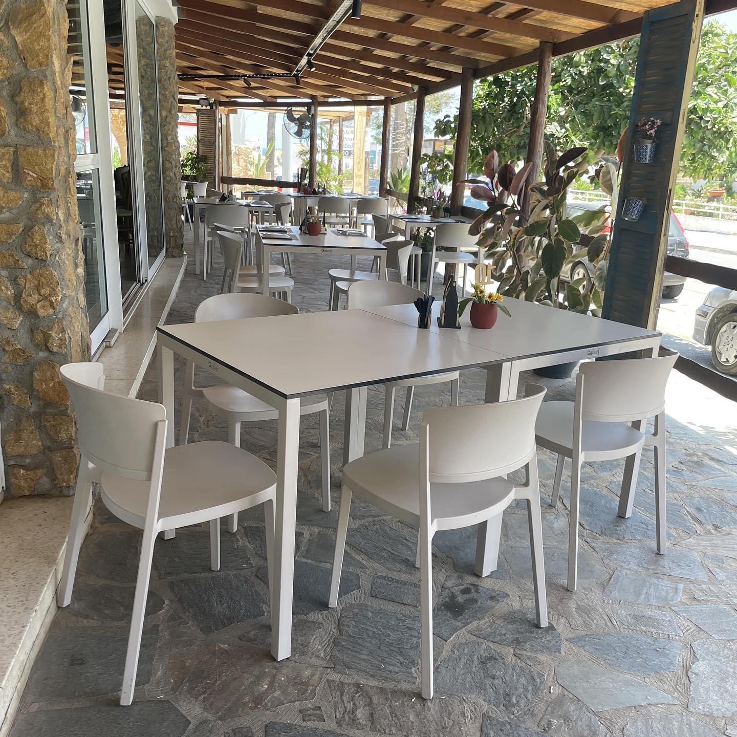 krzesło Abuela, krzesło outdoor, krzesło do domu, odporność na warunki, ergonomia, komfort, wielofunkcyjność, trwałość, krzesło sztaplowane