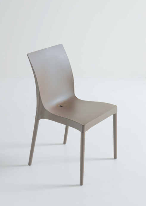 krzesło Iris, krzesło ogrodowe, nowoczesne krzesło, krzesło do kawiarni, odporność UV, tworzywo sztuczne, krzesło sztaplowane, ergonomiczne, krzesło do restauracji, krzesło na taras, wersja z podłokietnikami